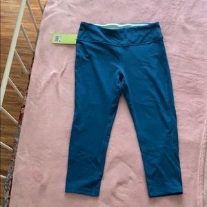 Brand new teal Capri active wear pants